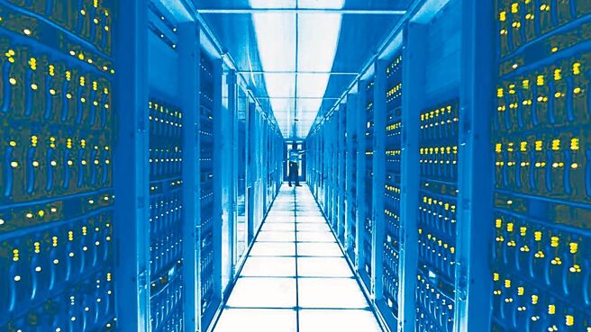 大量第二季業績強勁成長，主因AI伺服器與資料中心帶動高階PCB機台需求大增，背鑽製程精度要求提升，致出貨量顯著攀升。圖／美聯社