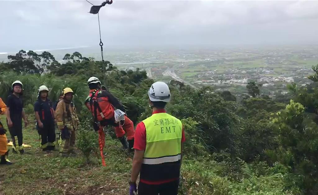 婦人機警按喇叭示警獲救。(李忠一翻攝)