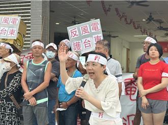台亞風能說明會爆衝突 大武鄉民怒封鎖會場、欲入場居民遭架離
