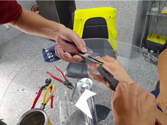 戒指卡手指！桃园消防队「破坏性救援」5分钟搞定