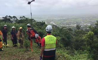 婦人駕賓士車墜北宜公路80米深谷   機警猛按喇叭奇蹟獲救