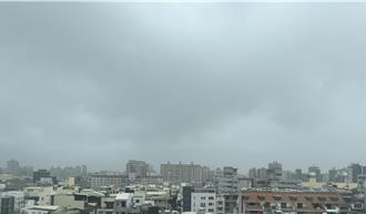 楊柳颱風眼籠罩台南「無風雨」 暴風圈午後進入恐更劇烈