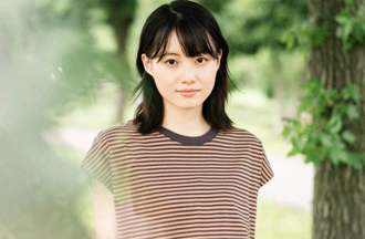 20歲超反差正妹被起底！淡定「徒手抓蛇」網全看傻