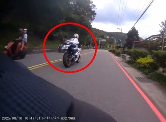 影》北宜騎士神龍擺尾？ 用這招躲區間測速 網友直呼：腿長真好