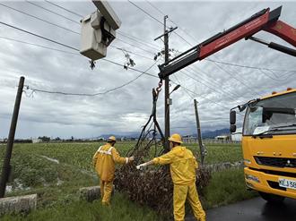 楊柳颱風發威 台南溪北累計停電逾2萬戶