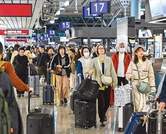 誇張！旅行團遭「寄生」 全程尾隨還當奧客