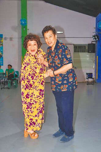 周遊自傳搬上台 掏300萬私房錢補貼