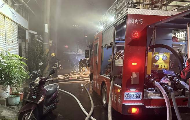 嘉义深夜火警烧毁6户木造住宅，车店里里长马凤凰曝两户是低收入户。