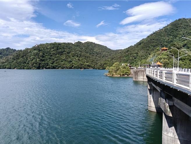楊柳颱風過境，石門水庫少量調節放水。（北水分署提供／呂筱蟬桃園傳真）