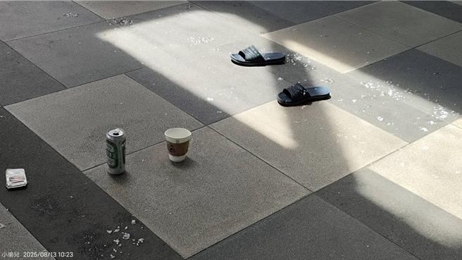 台鐵基隆站13日上午又發生街友滋擾事件，鐵路警察迅速將男子壓制逮捕。（讀者提供／張志康基隆傳真）