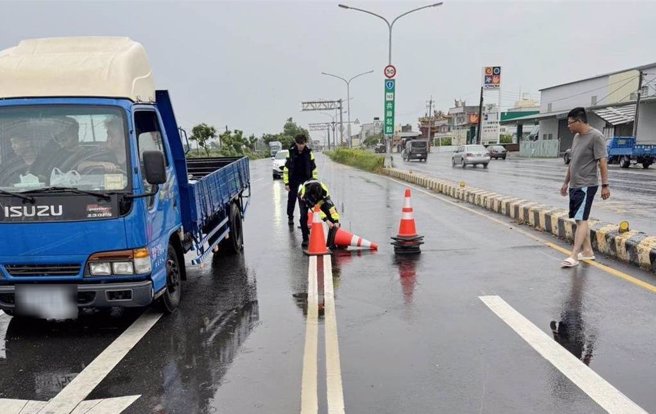 台1線水上鄉同路段10天內二度塌陷  公路局懷疑是「壓密沉陷」造成。(嘉義縣政府提供／呂妍庭嘉義傳真)