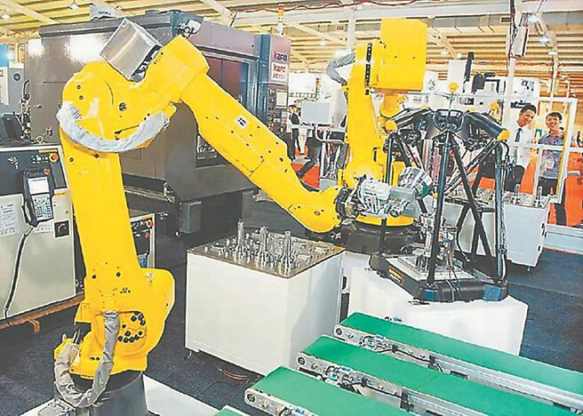 新台幣兌美元匯率大幅升值，匯損吃掉上銀、大銀、恩德、瀧澤科等工具機業者第二季本業獲利。圖／本報資料照片