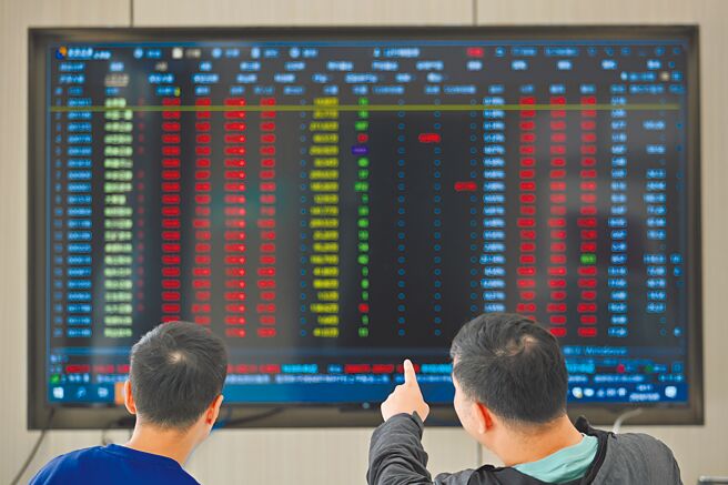 统计至11日止，沪深两市的融资余额合计约2兆122亿元人民币。（中新社）