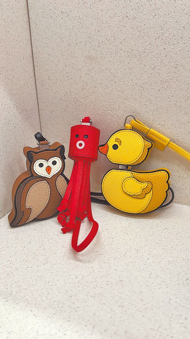 Valextra这一季有许多可爱的皮革小挂饰。（林欣仪摄）