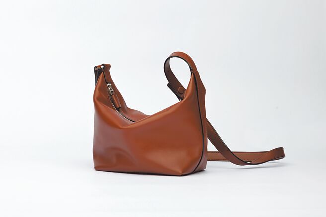 Valextra 2025秋冬全新《柔软美学》系列，Mochi，价格店洽。（Valextra提供）