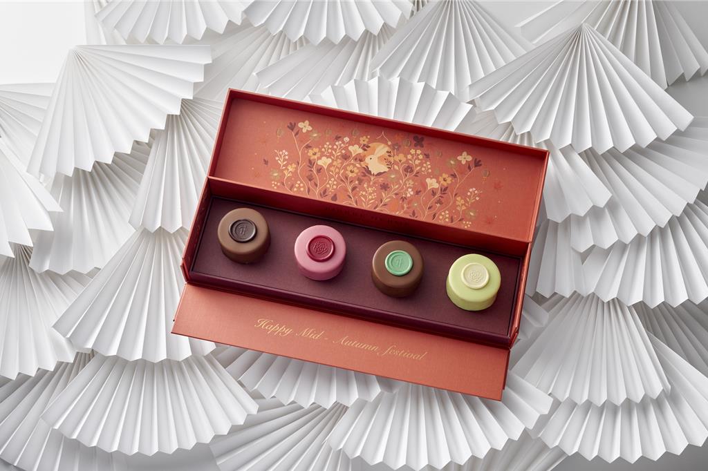 麗晶精品Pierre Hermé橙光浮夢月影詩章月餅禮盒,推薦價1980元。(麗晶精品提供)