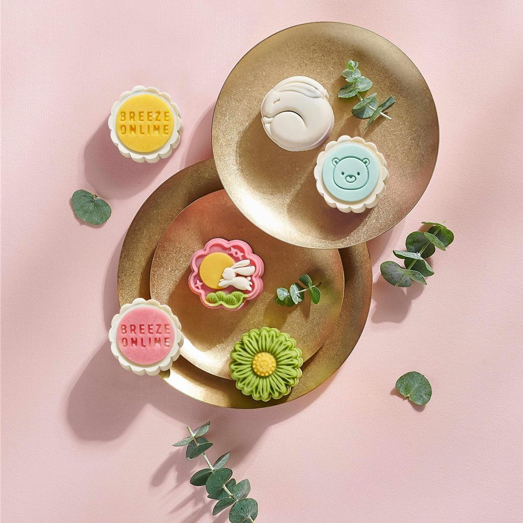 BREEZEONLINE X Elisa's Wonderland月響日式月餅禮盒6入,推薦價1450元。(微風提供)