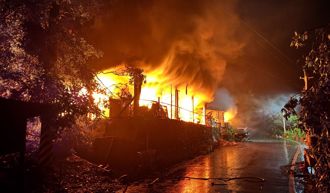 楊柳強風送枯枝助燃 台東知本空屋起火波及2宅狂燒