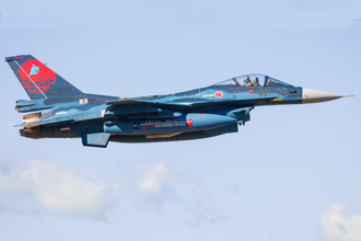 自卫队派F-2演练攻击航母  要让大陆「看得见」