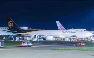 美籍货机降落桃机 引擎撞擦跑道火花四溅 运安会立案调查