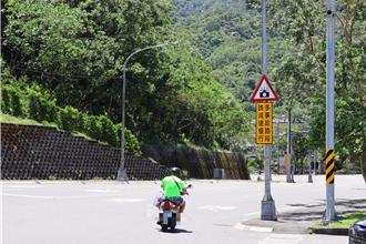 蘇澳強風男神鎮長衝出救騎士 網讚：這才是真男人