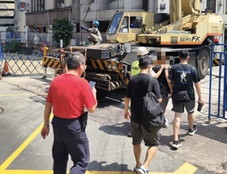 苦劝不听！警乔装工地保全智擒车手 保退休妇160万老本