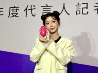 李珠珢代言Logitech  卖萌咬唇羞曝爱打《英雄联盟》