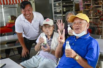 後龍水尾社區「麵包超人」里長 榮獲農村推廣大使獎