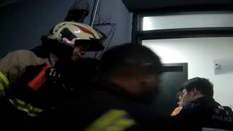 浴室鎖壞了！桃園女深夜受困1小時　警消「1分鐘神救援」
