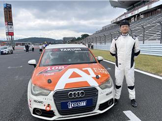 搭飛機遇旅客心臟不適！ 消防員即刻出手救人