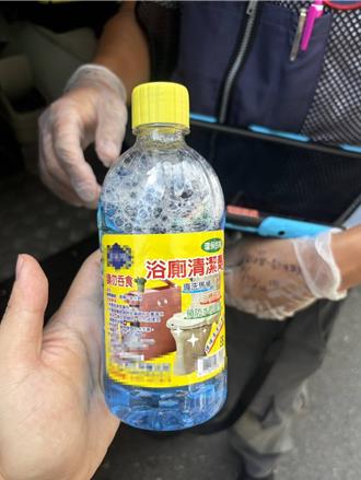 高雄97歲翁賣場誤飲清潔劑　店員急報案送醫搶救