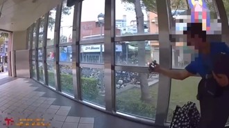 捷運站亮刀耍狠！警獲報到場　莽男竟「怒摔水果刀」下場慘了