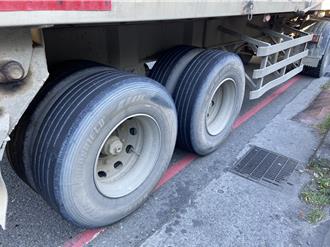 五股砂石車車禍驚奪命　70歲騎士捲車輪當場慘死