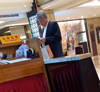 郭智辉遭爆吃「快乐宴」  媒体人1理由喊：不单纯