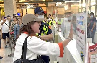 影》金門機場爆滿！不滿加班機「重北輕南」 候補櫃檯爆口角