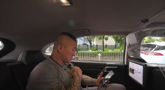 館長深圳搭無人計程車  皮皮挫直喊「我超緊張」聽到這句笑了