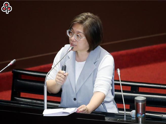 民進黨立委、黨團書記長陳培瑜表示，7日國防外交委員會召開秘密會議讓藍白立委都可以看協定內容，結果民眾黨立委黃國昌、國民黨立委馬文君與徐巧芯卻連進去看都沒有，放棄自己監督的機會。（本報資料照片）