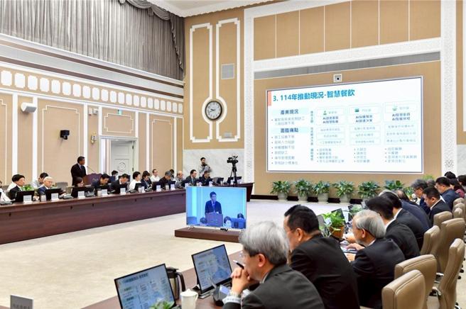 行政院14日召开院会，修正韧性特别条例增加预算450亿元，其中200亿元预留给尚未底定的关税变局。  图／行政院提供