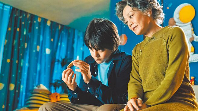 張艾嘉（右）大讚影帝劉燁兒子劉諾一，演技遺傳到父親極具天分。（壹壹喜喜電影提供）