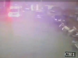 疑充电电池惹祸！凤山透天厝大火   一家四口躲顶楼获救