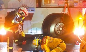 辗死女大生喊赔30万   巨业只再加「3万7」  律师控：别再羞辱家属