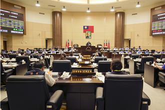 苗縣騎樓停車被開單惹議 議員盼暫緩開罰 縣府擬試辦示範區