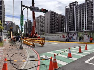 桃園龜山工地吊車翻覆1名眾受傷　建管處勒令停工