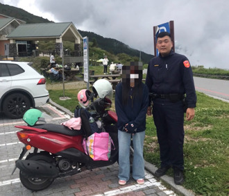 騎機車攻武嶺！越南情侶「卡陡坡」 暖警神救援結局超展開