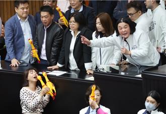 脱衣求碰瓷争议！ 陈玉珍告赢吴沛忆 　法官判决理由出炉