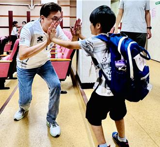 陪80名星兒迎接小一新生活 劉和然親頒證送結業祝福