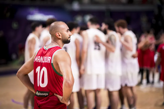 亚洲杯男篮》裁判又惹议！黎巴嫩领先22分翻船 球迷轰：抢劫