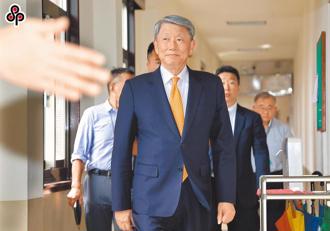 當卓內閣出動 沈富雄1句話揭郭智輝站第二線表情