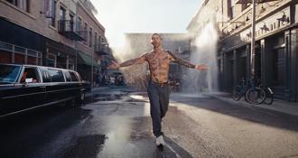 亚当大秀46岁性感身材 亲揭魔力红逾20年乐团经营秘诀