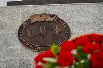 美俄峰會前夕 普丁訪馬加丹「二戰美蘇合作生命線」獻花影曝光